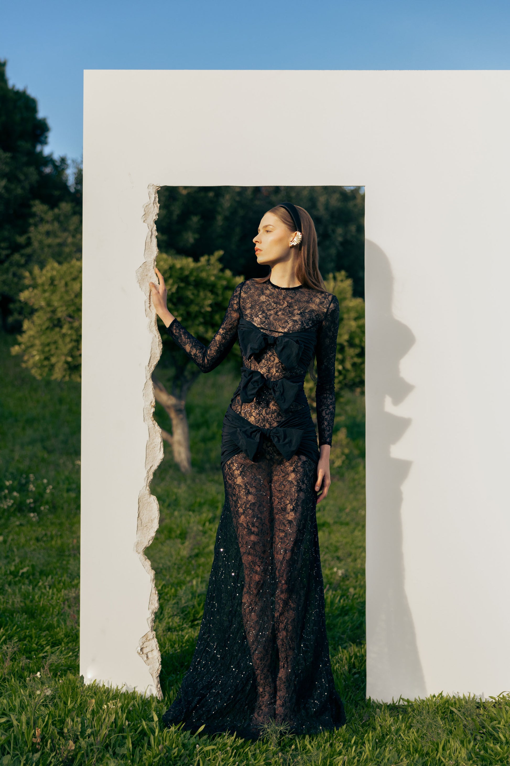 LONG BLACK DRESS WITH DRAMATIC BOWS LONG BLACK DRESS WITH DRAMATIC BOWS